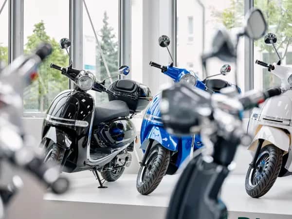 Elektro-Roller mit langlebigem Akku und Top-Performance - Jetzt Probefahrt buchen