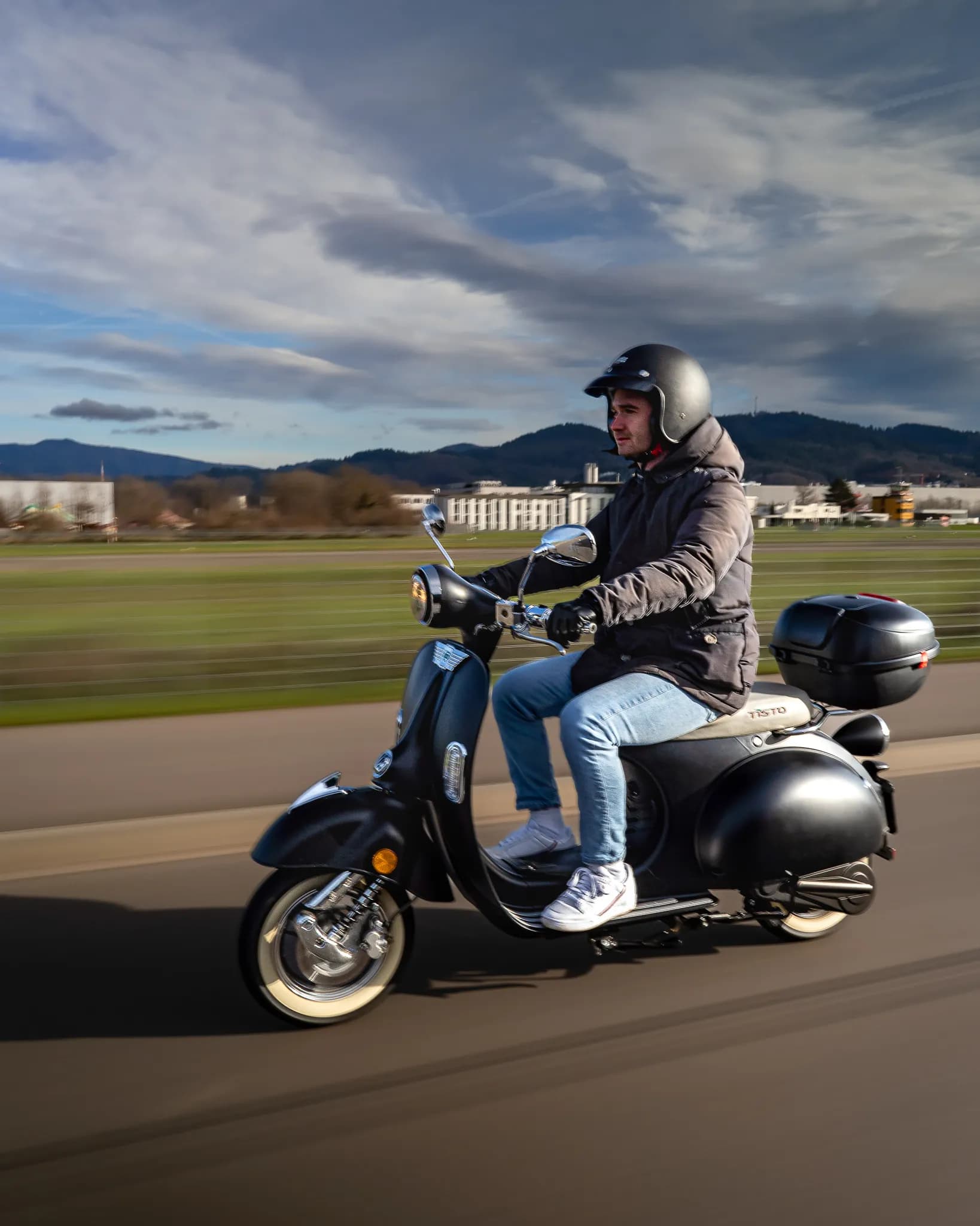 Erlebe Fahrspaß ohne Kompromisse mit TiSTO Elektroroller