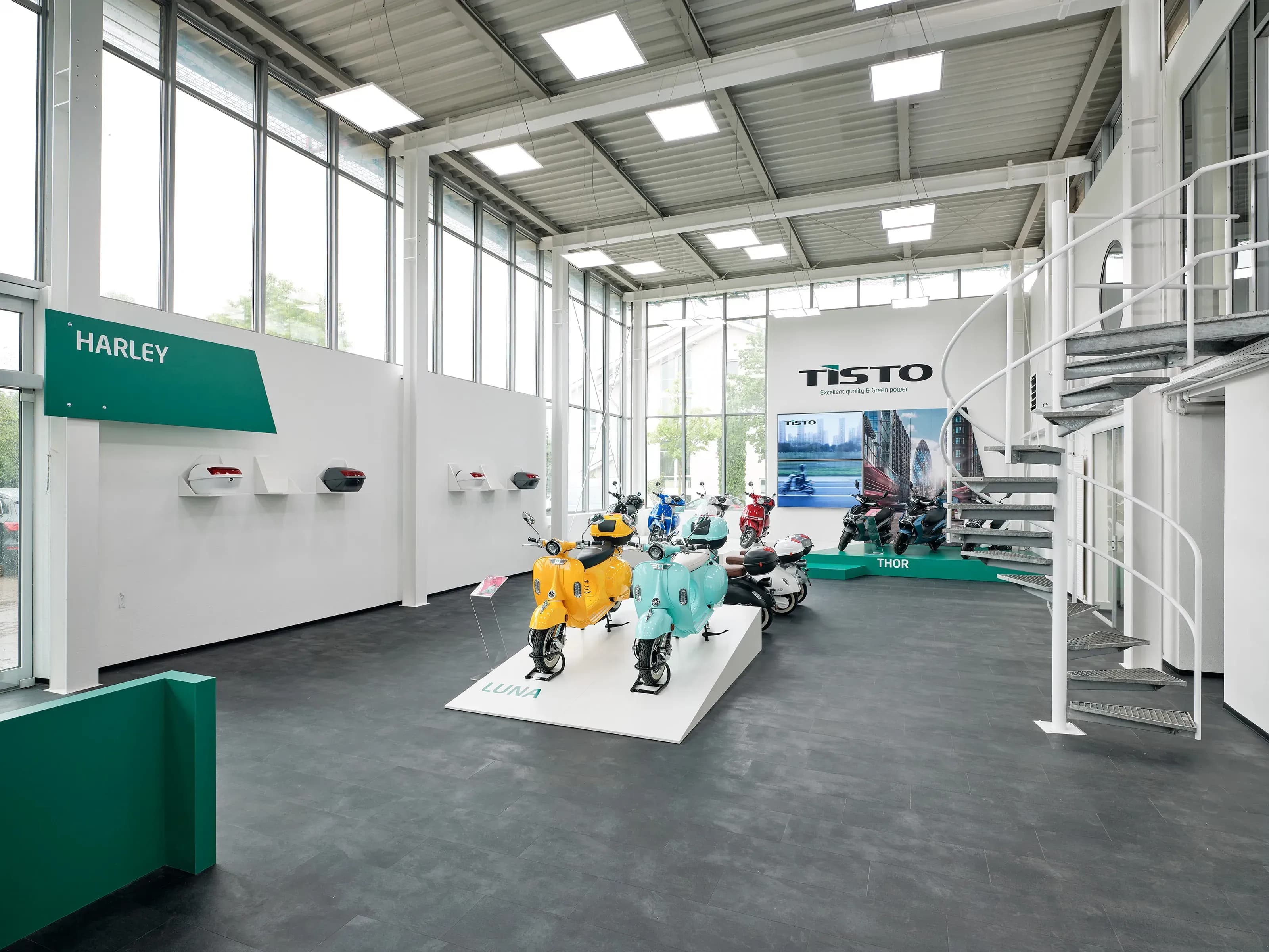Elektroroller mit großer Reichweite und Schnellladung testen