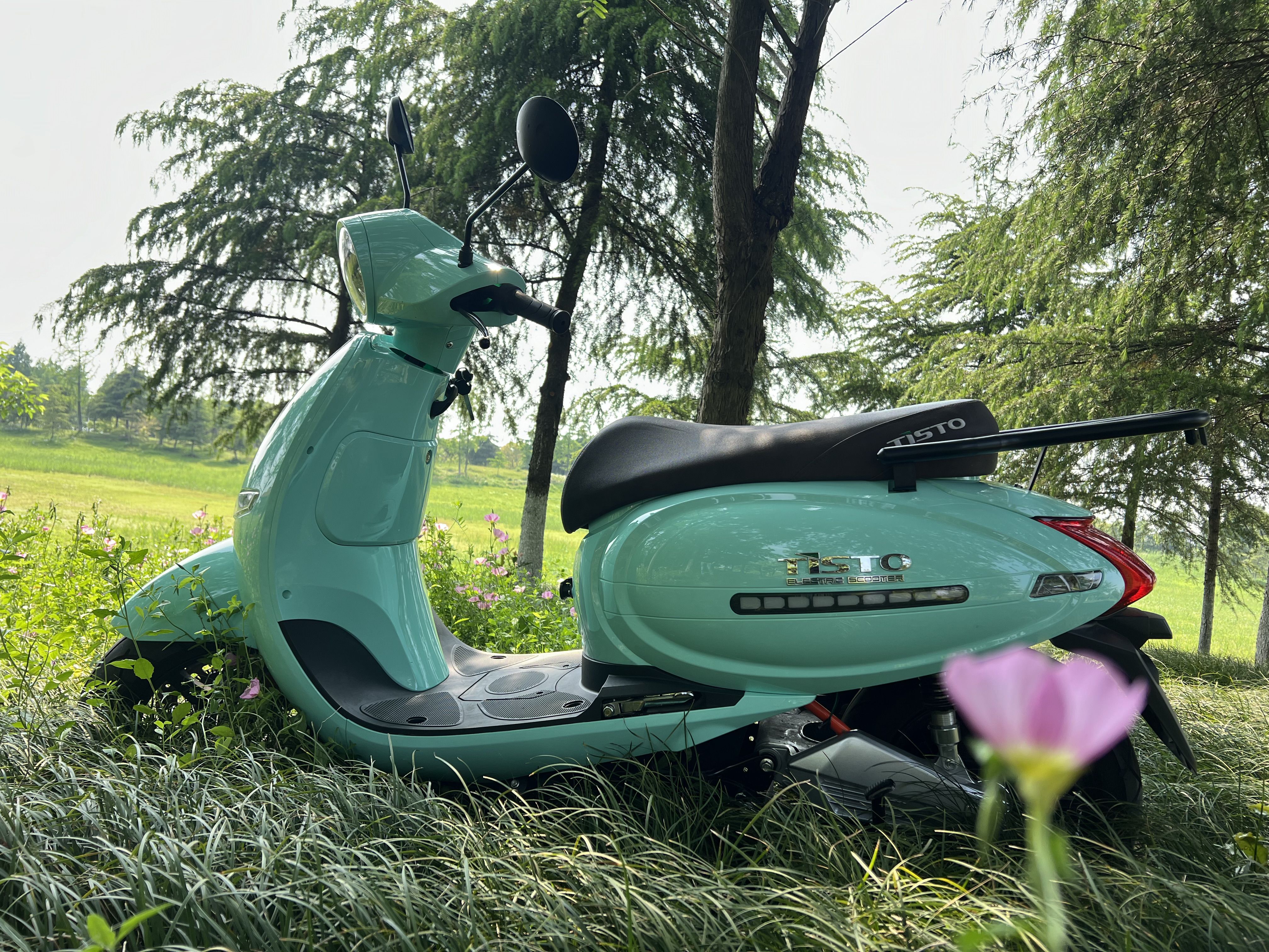 Fahr grün, fahr TiSTO Elektroroller: Dein Elektroroller für die Stadt und Natur von morgen!