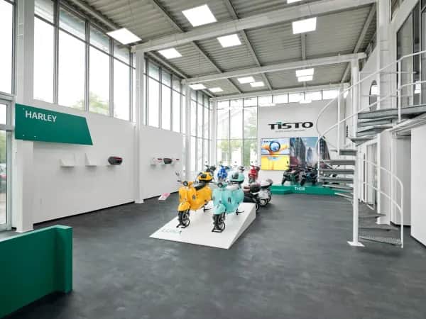 Umweltfreundliche E-Roller mit Automobiltechnik